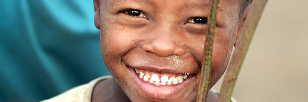 Närbild på leende barn